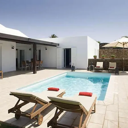 Puerto Del Carmen Sleeps 8 Pool Wifi Villa Puerto del Carmen (Lanzarote)