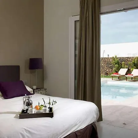 Villa Puerto Del Carmen Sleeps 8 Pool Wifi